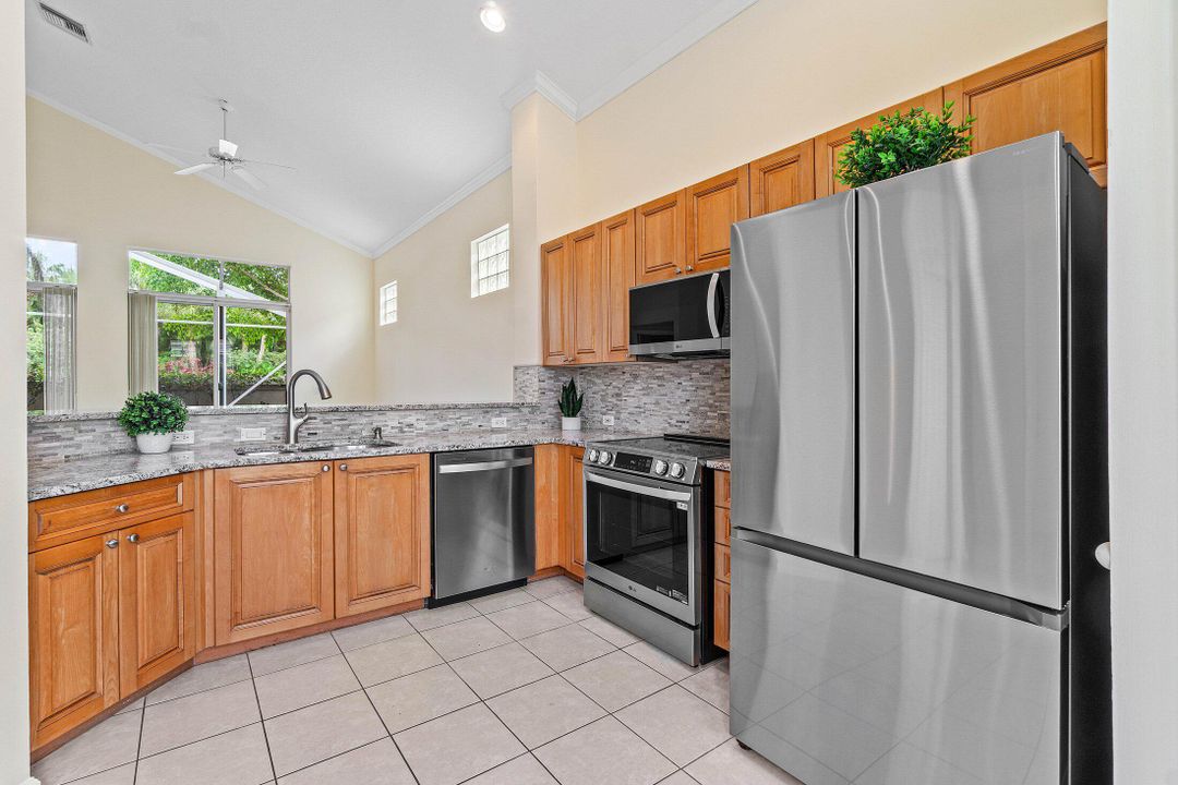 For Sale: $465,000 (3 beds, 2 baths, 1832 Square Feet)