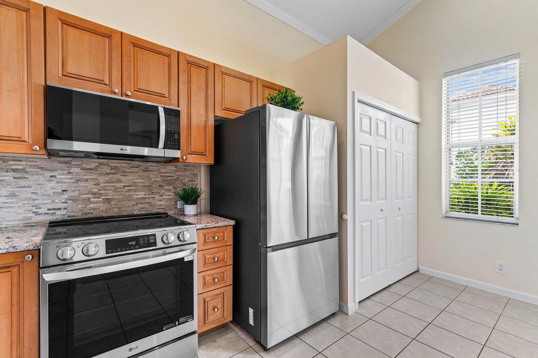 For Sale: $465,000 (3 beds, 2 baths, 1832 Square Feet)