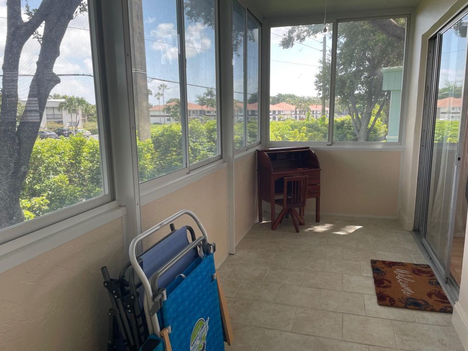 待售: $105,000 (2 贝兹, 2 浴室, 907 平方英尺)