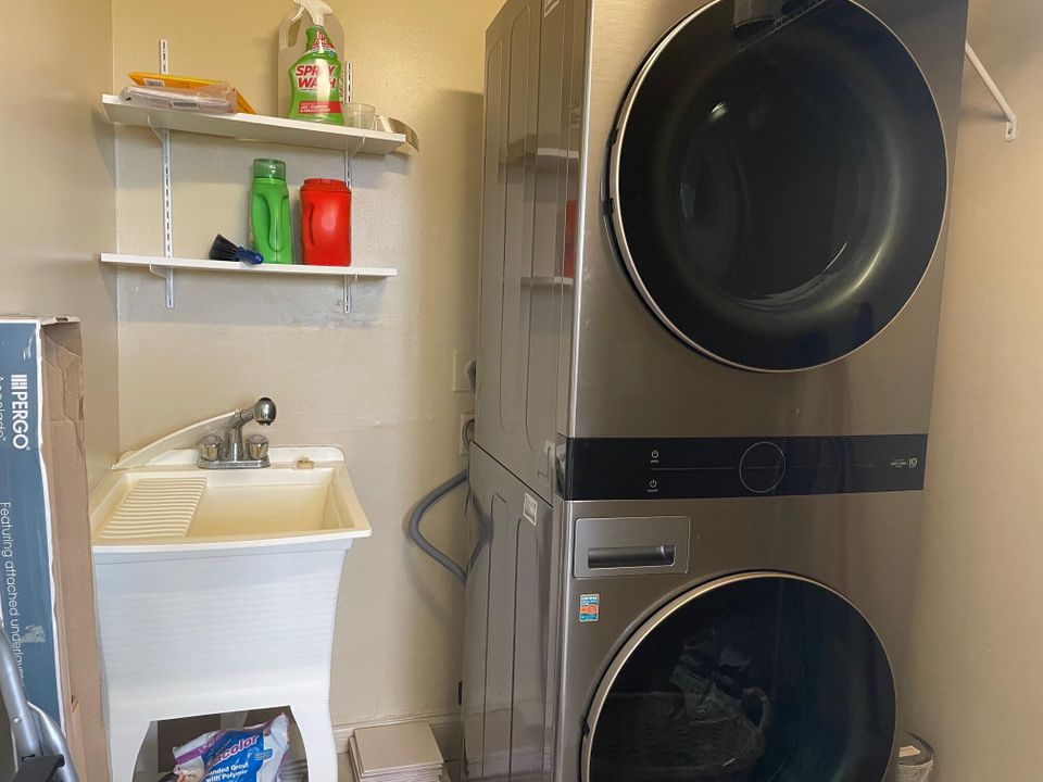 待售: $105,000 (2 贝兹, 2 浴室, 907 平方英尺)