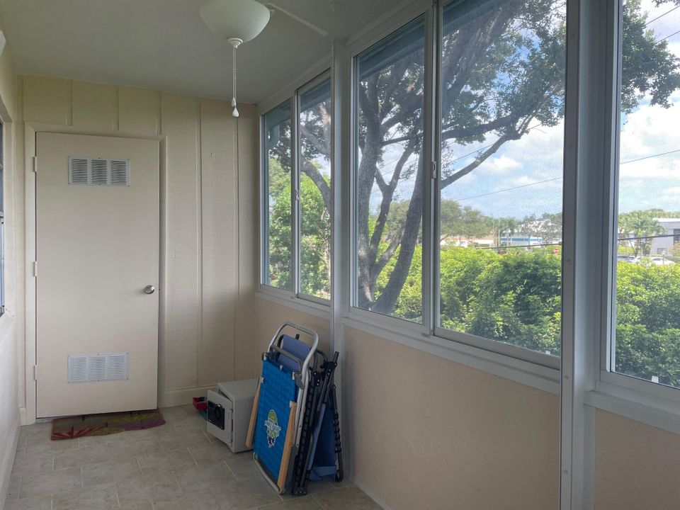 待售: $105,000 (2 贝兹, 2 浴室, 907 平方英尺)