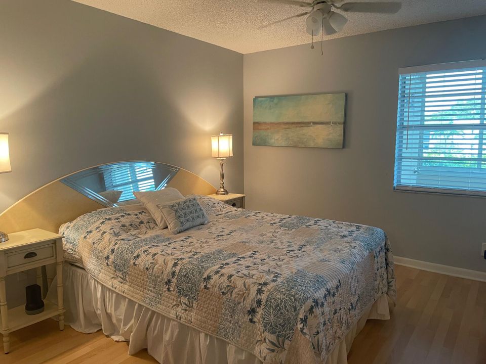 待售: $105,000 (2 贝兹, 2 浴室, 907 平方英尺)