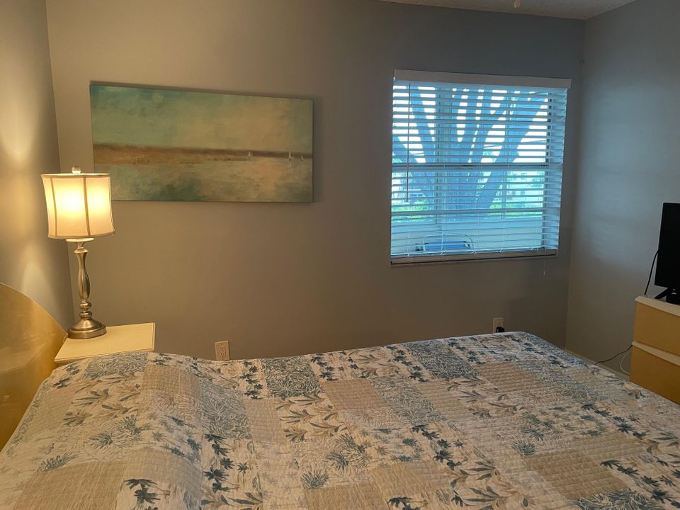 待售: $105,000 (2 贝兹, 2 浴室, 907 平方英尺)