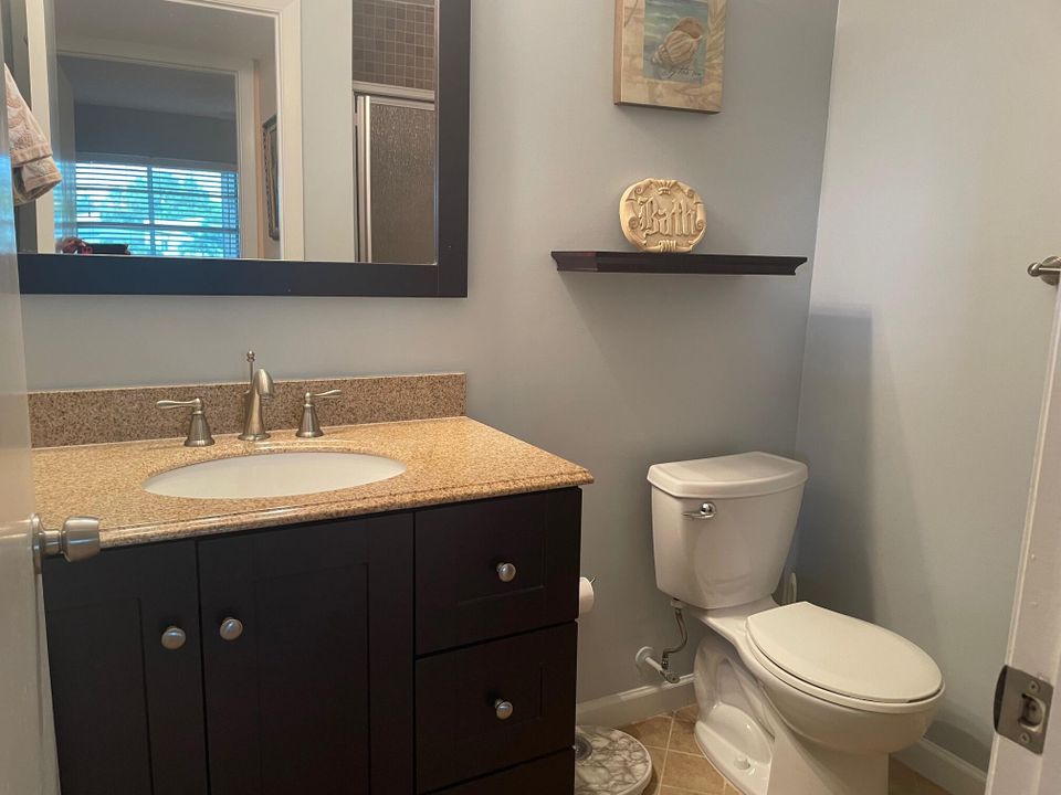 待售: $105,000 (2 贝兹, 2 浴室, 907 平方英尺)