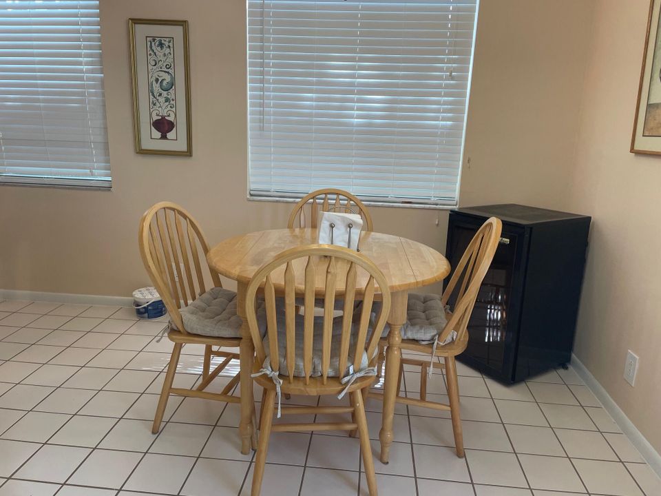 待售: $105,000 (2 贝兹, 2 浴室, 907 平方英尺)