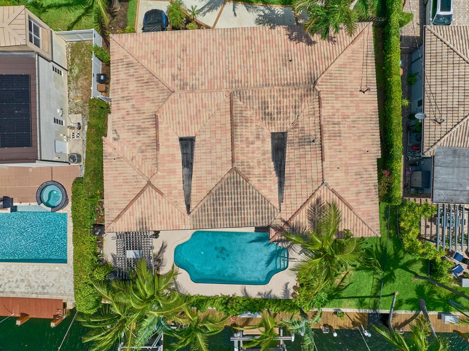 合同活跃: $1,749,000 (4 贝兹, 3 浴室, 2142 平方英尺)