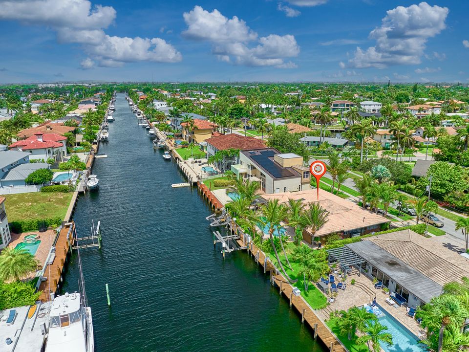 合同活跃: $1,749,000 (4 贝兹, 3 浴室, 2142 平方英尺)