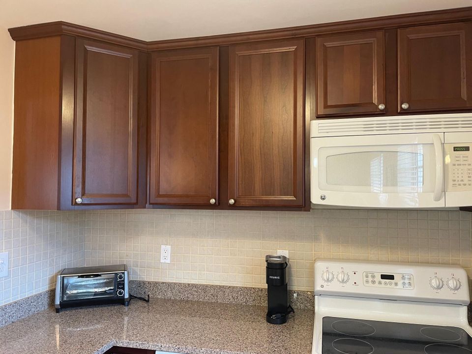 待售: $105,000 (2 贝兹, 2 浴室, 907 平方英尺)