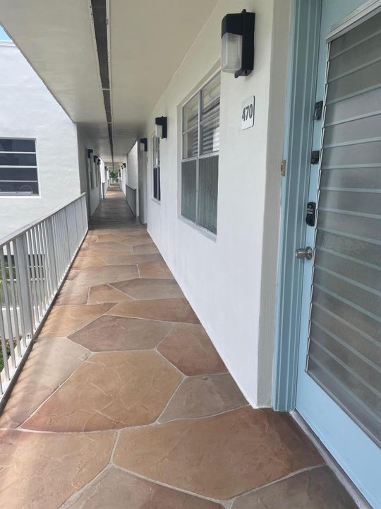 待售: $105,000 (2 贝兹, 2 浴室, 907 平方英尺)