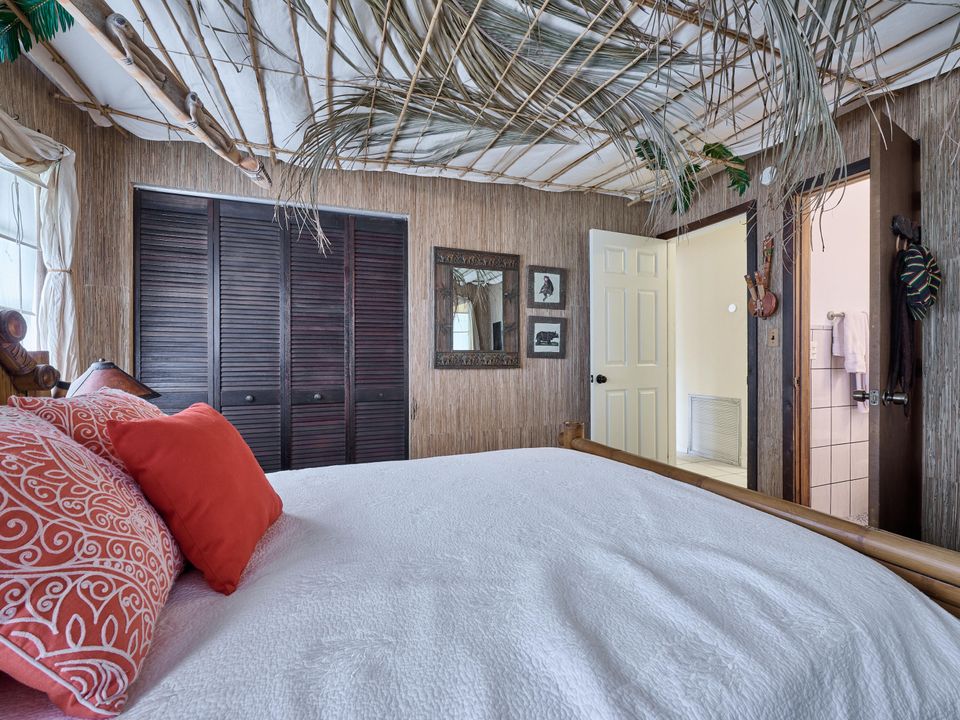 合同活跃: $1,749,000 (4 贝兹, 3 浴室, 2142 平方英尺)