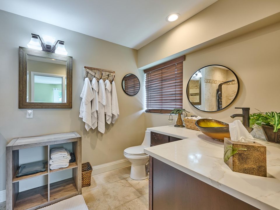 合同活跃: $1,749,000 (4 贝兹, 3 浴室, 2142 平方英尺)