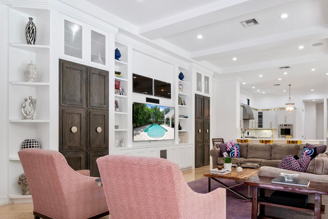 Под контрактом: $2,750,000 (5 спален, 5 ванн, 6080 Квадратных фут)