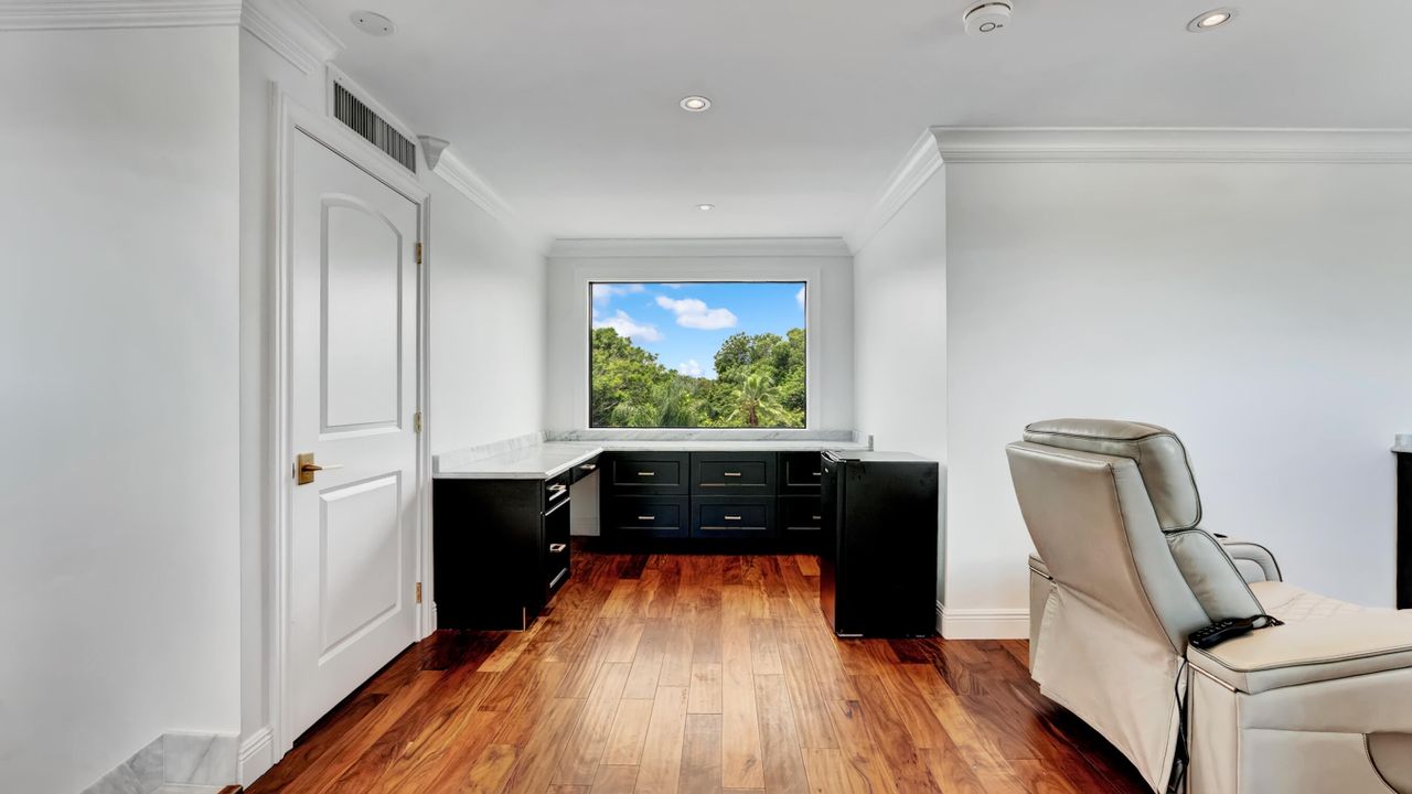 For Sale: $3,900,000 (4 beds, 4 baths, 4750 Square Feet)