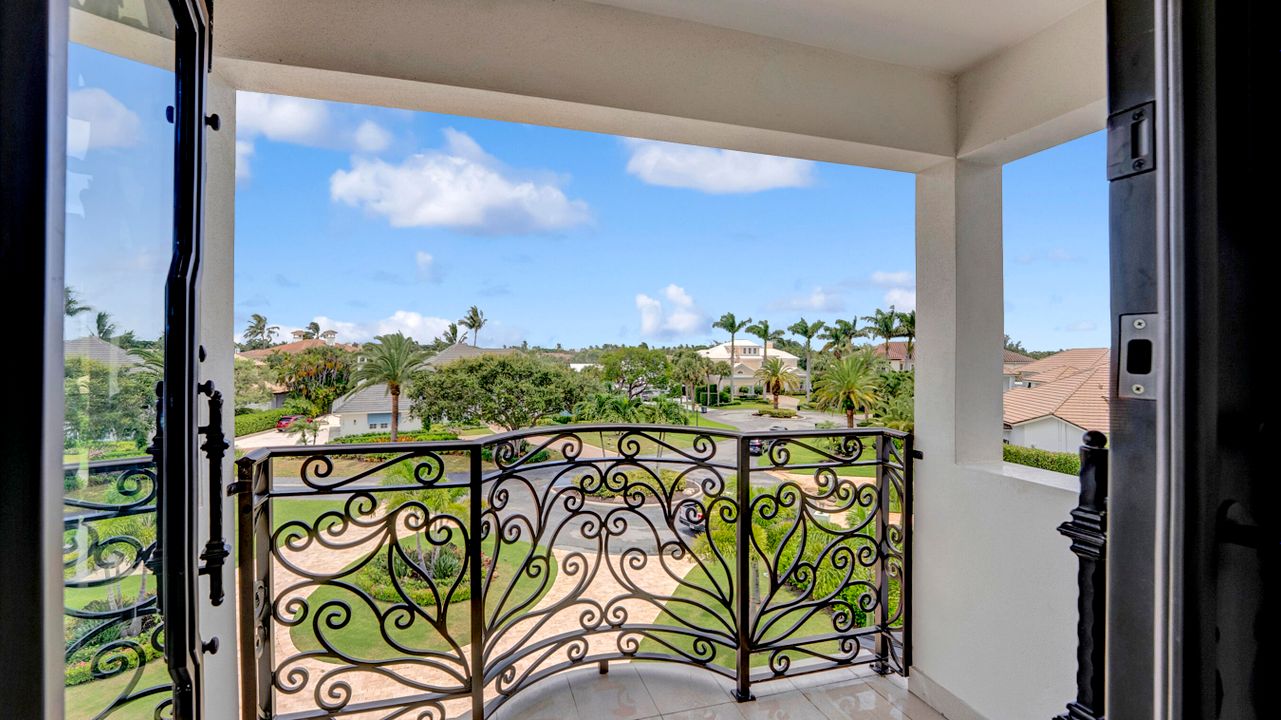 For Sale: $3,900,000 (4 beds, 4 baths, 4750 Square Feet)