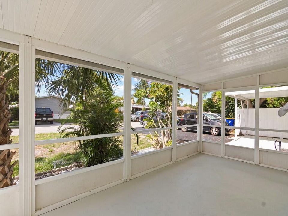 Active With Contract: $239,000 (3 beds, 1 baths, 872 Square Feet)