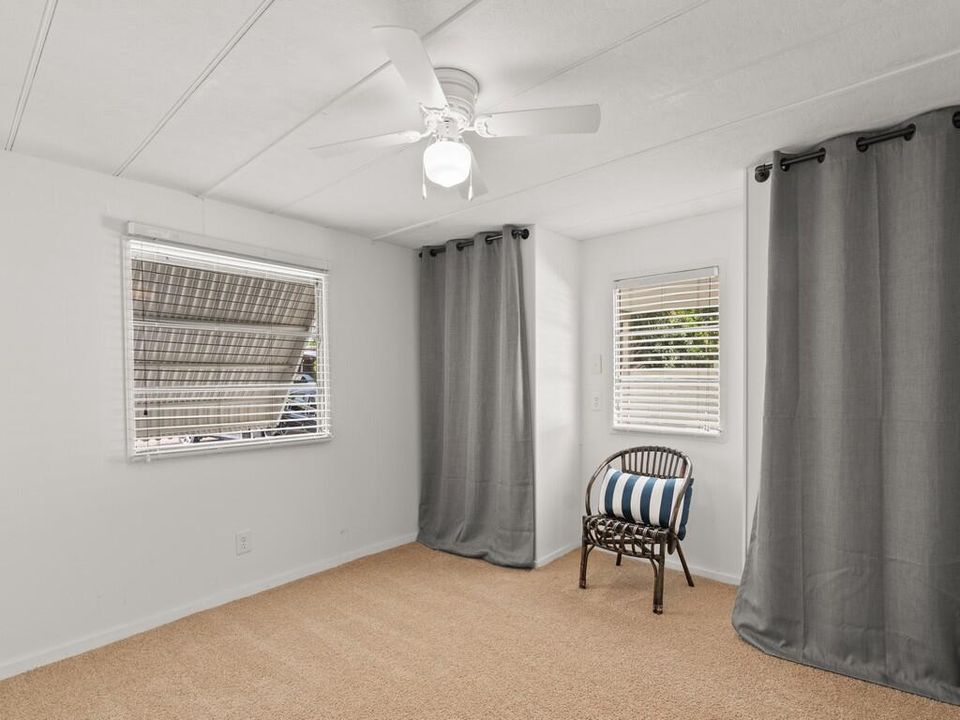 Active With Contract: $239,000 (3 beds, 1 baths, 872 Square Feet)