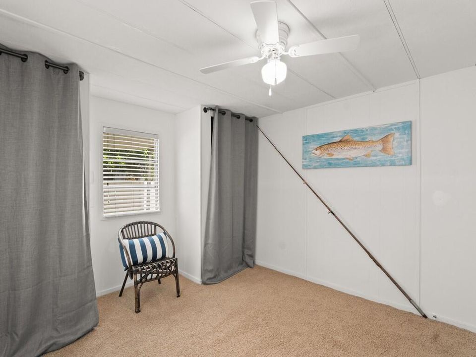 Active With Contract: $239,000 (3 beds, 1 baths, 872 Square Feet)