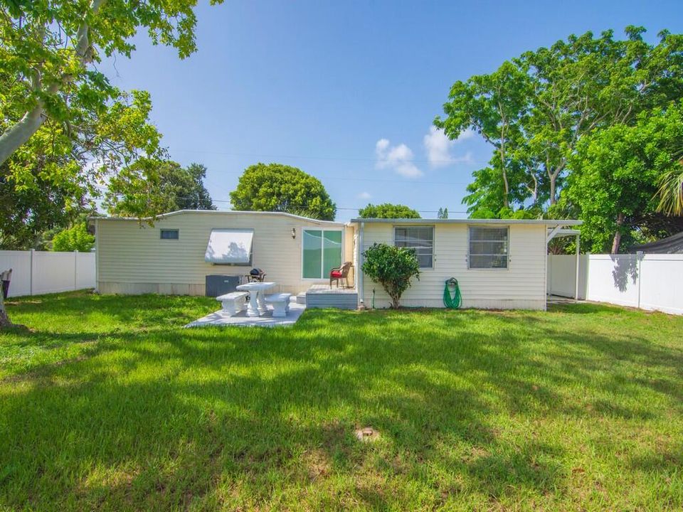 Active With Contract: $239,000 (3 beds, 1 baths, 872 Square Feet)