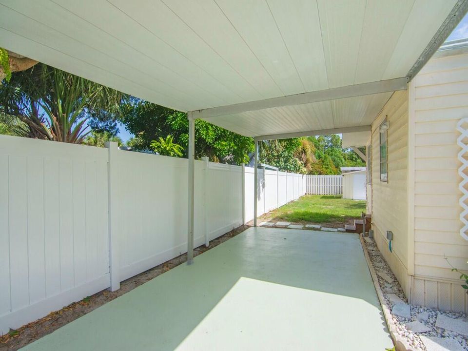 Active With Contract: $239,000 (3 beds, 1 baths, 872 Square Feet)