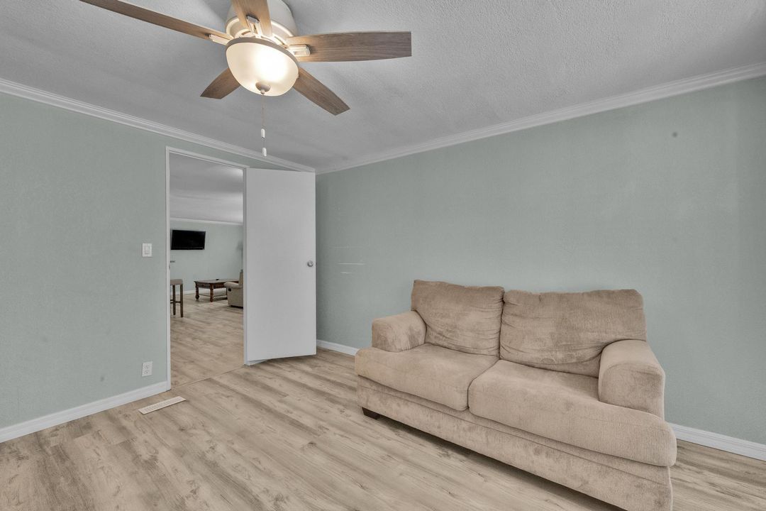 合同活跃: $59,900 (2 贝兹, 2 浴室, 1032 平方英尺)