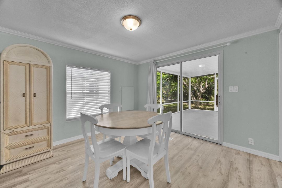 合同活跃: $59,900 (2 贝兹, 2 浴室, 1032 平方英尺)