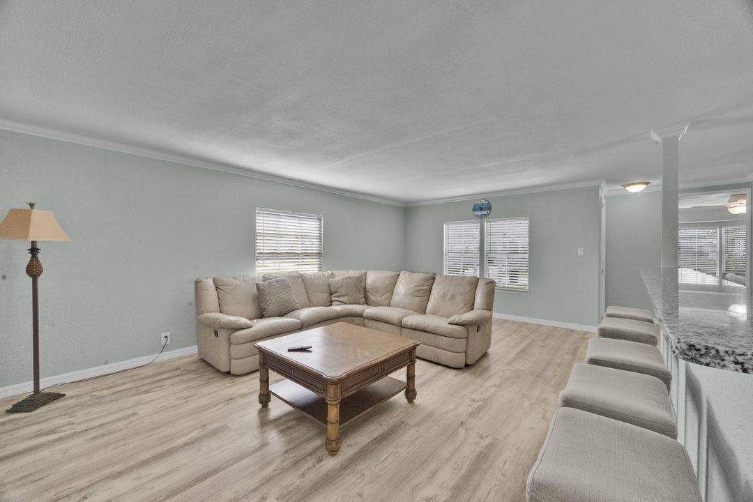 合同活跃: $59,900 (2 贝兹, 2 浴室, 1032 平方英尺)