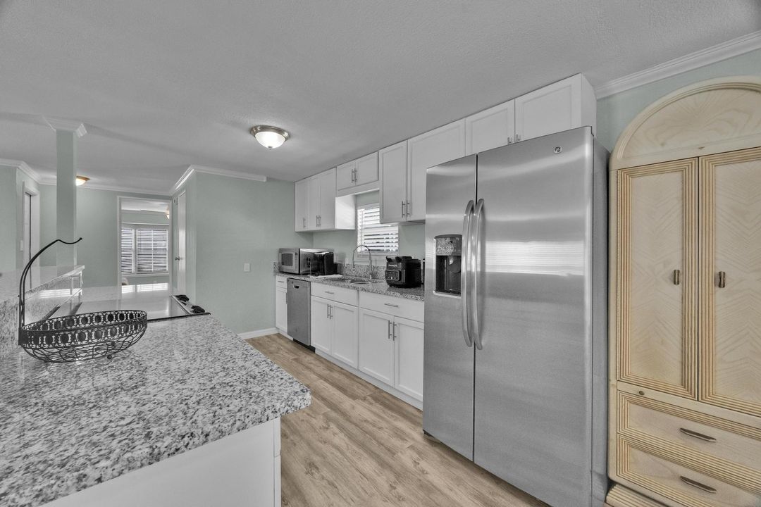 合同活跃: $59,900 (2 贝兹, 2 浴室, 1032 平方英尺)