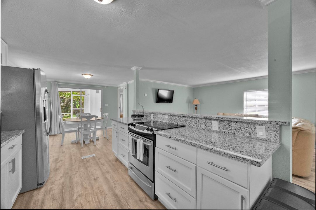 合同活跃: $59,900 (2 贝兹, 2 浴室, 1032 平方英尺)