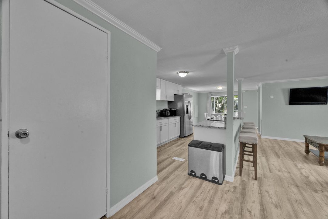 合同活跃: $59,900 (2 贝兹, 2 浴室, 1032 平方英尺)