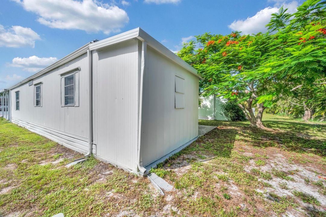 合同活跃: $59,900 (2 贝兹, 2 浴室, 1032 平方英尺)