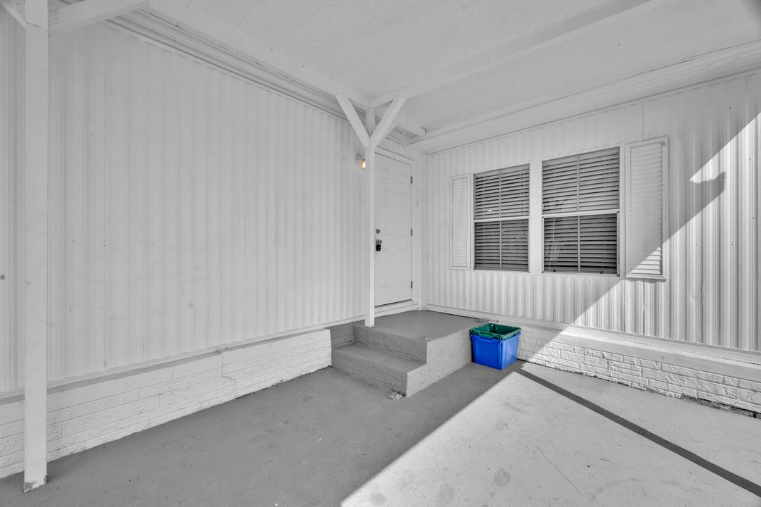 合同活跃: $59,900 (2 贝兹, 2 浴室, 1032 平方英尺)