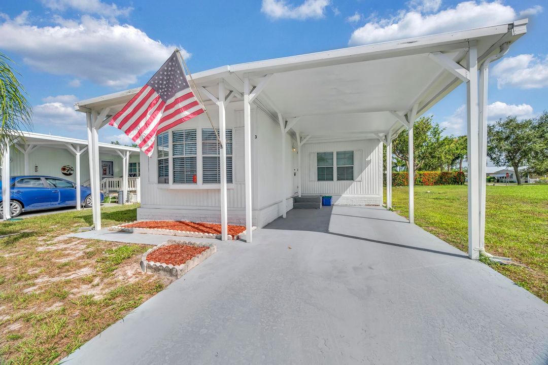 合同活跃: $59,900 (2 贝兹, 2 浴室, 1032 平方英尺)