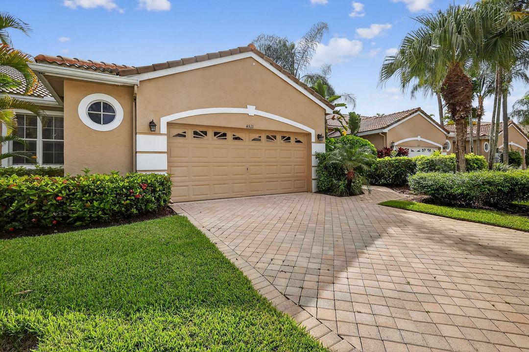 For Sale: $225,000 (2 beds, 2 baths, 1910 Square Feet)