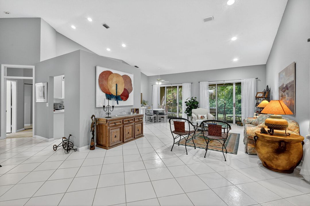 For Sale: $225,000 (2 beds, 2 baths, 1910 Square Feet)