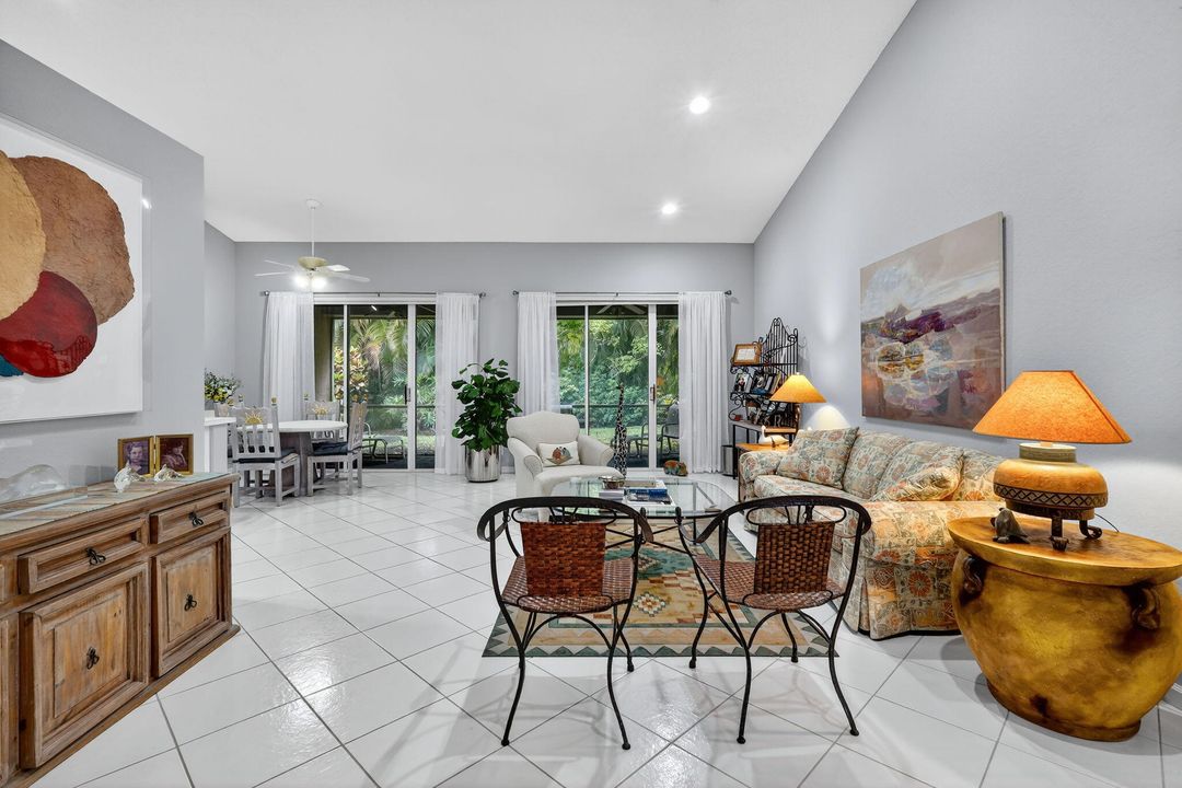 For Sale: $225,000 (2 beds, 2 baths, 1910 Square Feet)