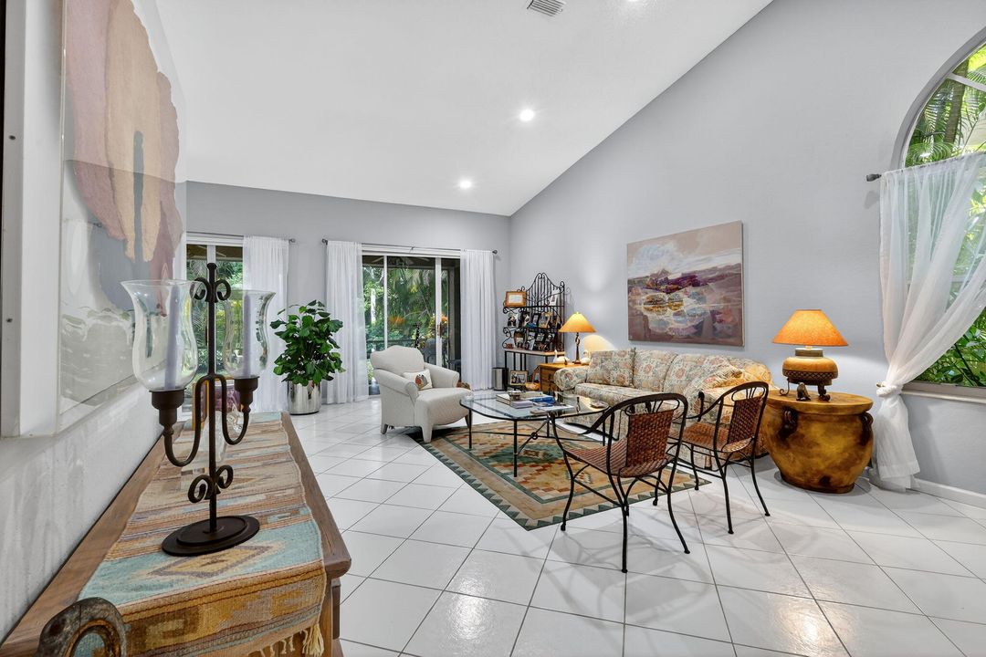 For Sale: $225,000 (2 beds, 2 baths, 1910 Square Feet)