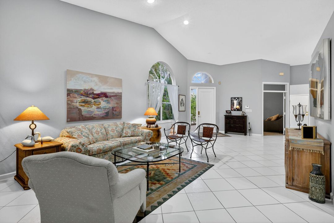 For Sale: $225,000 (2 beds, 2 baths, 1910 Square Feet)