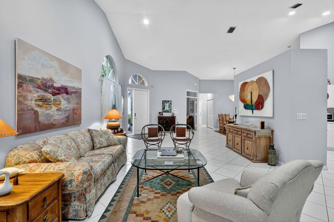 For Sale: $225,000 (2 beds, 2 baths, 1910 Square Feet)