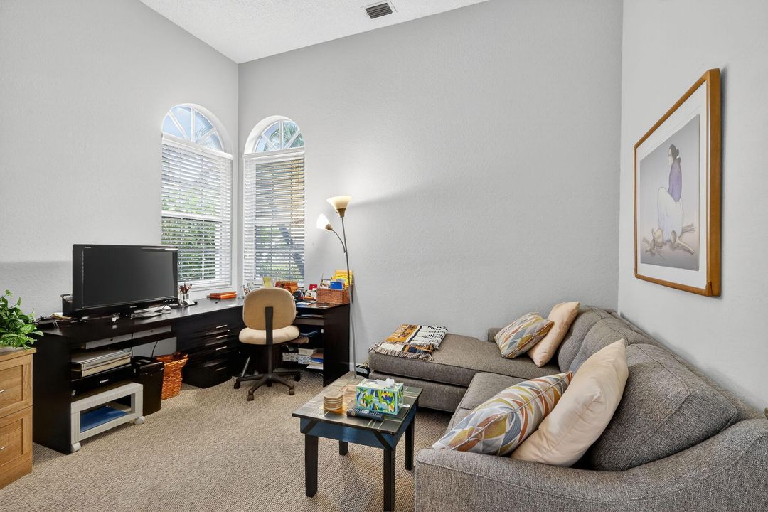 For Sale: $225,000 (2 beds, 2 baths, 1910 Square Feet)