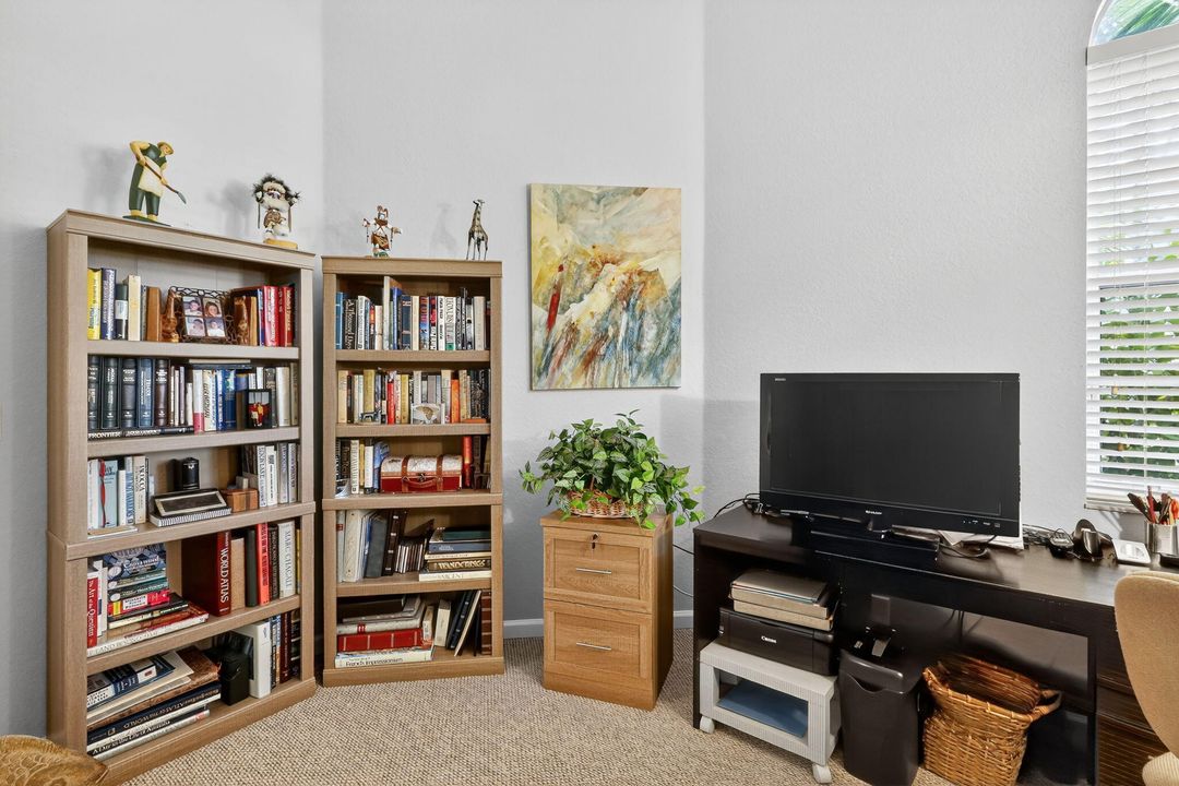 For Sale: $225,000 (2 beds, 2 baths, 1910 Square Feet)