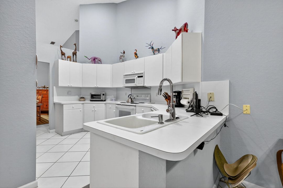 For Sale: $225,000 (2 beds, 2 baths, 1910 Square Feet)