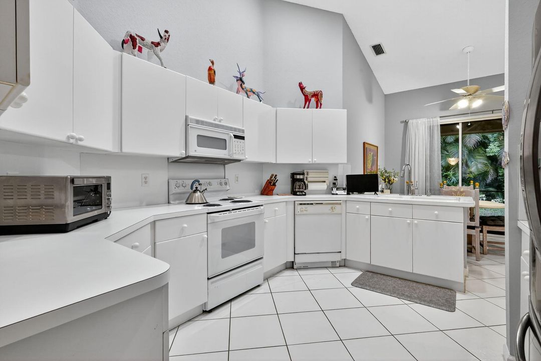 For Sale: $225,000 (2 beds, 2 baths, 1910 Square Feet)