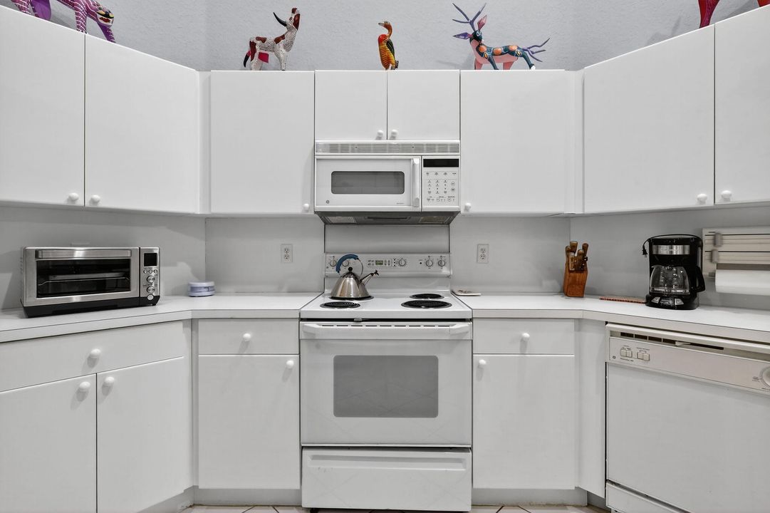 For Sale: $225,000 (2 beds, 2 baths, 1910 Square Feet)