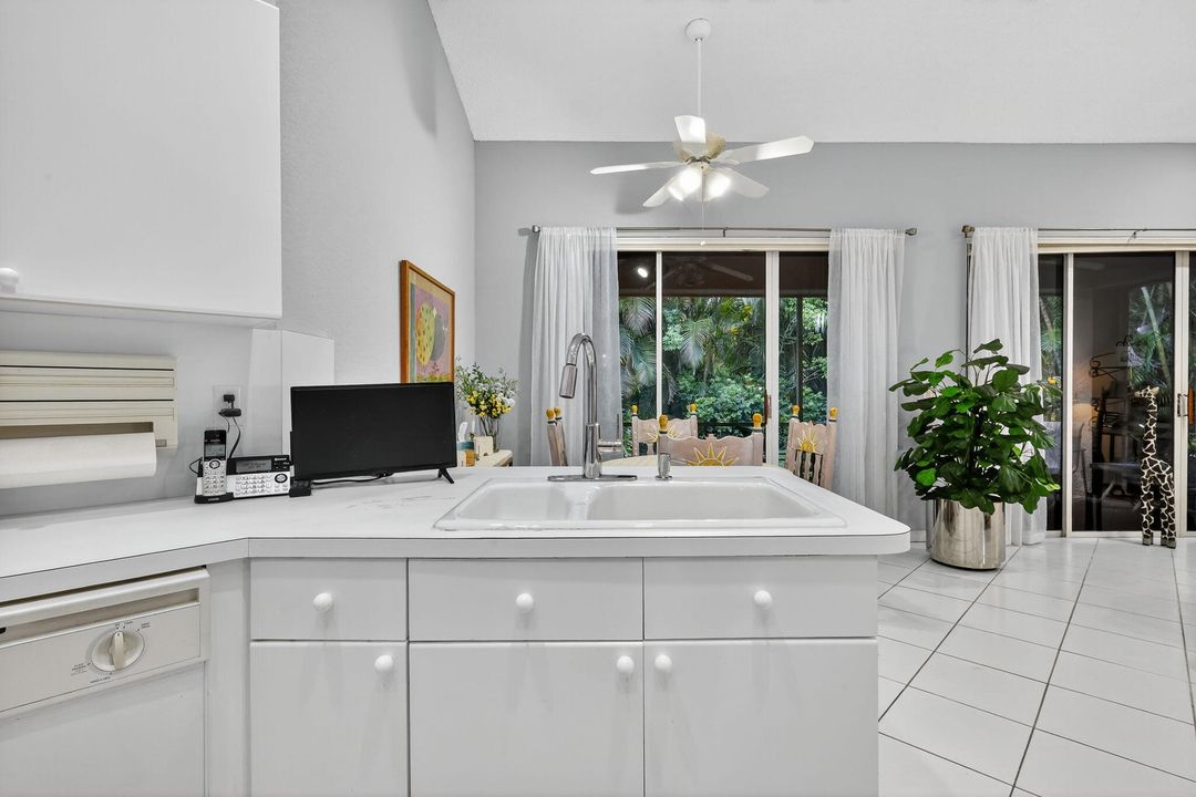 For Sale: $225,000 (2 beds, 2 baths, 1910 Square Feet)