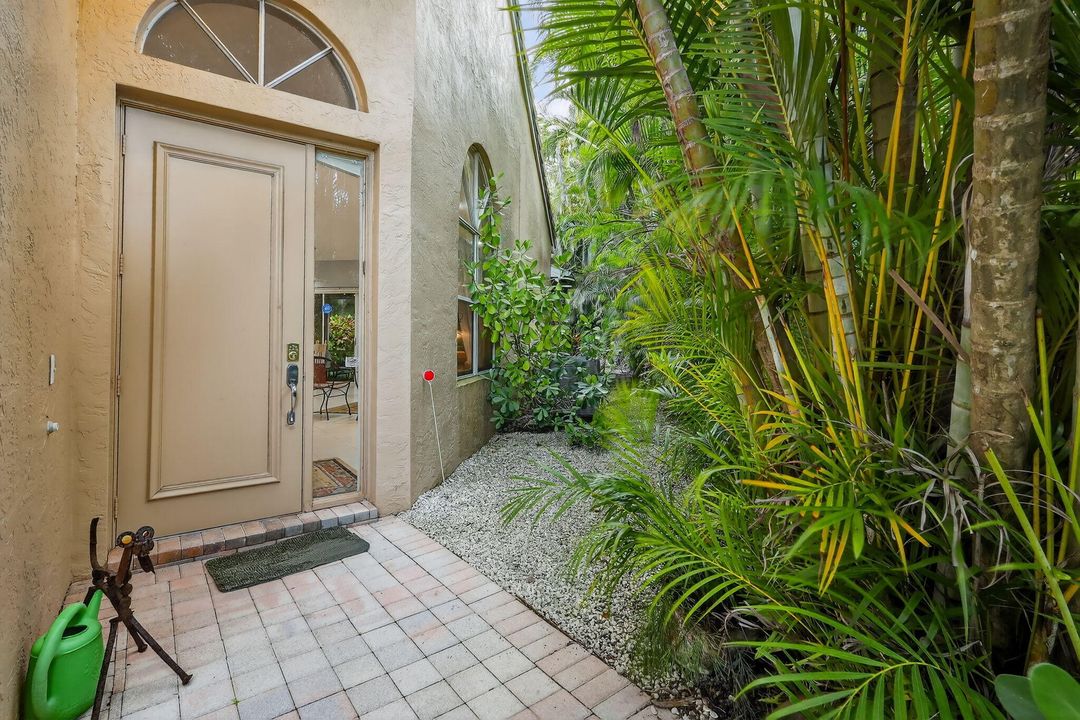 For Sale: $225,000 (2 beds, 2 baths, 1910 Square Feet)