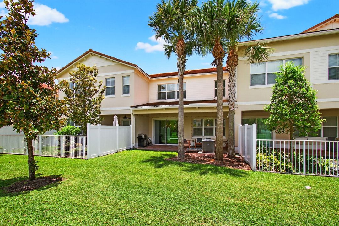 En Venta: $510,000 (3 camas, 2 baños, 2218 Pies cuadrados)