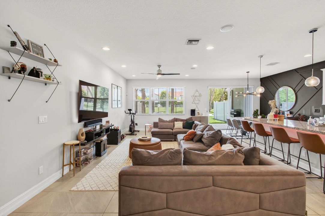 En Venta: $510,000 (3 camas, 2 baños, 2218 Pies cuadrados)