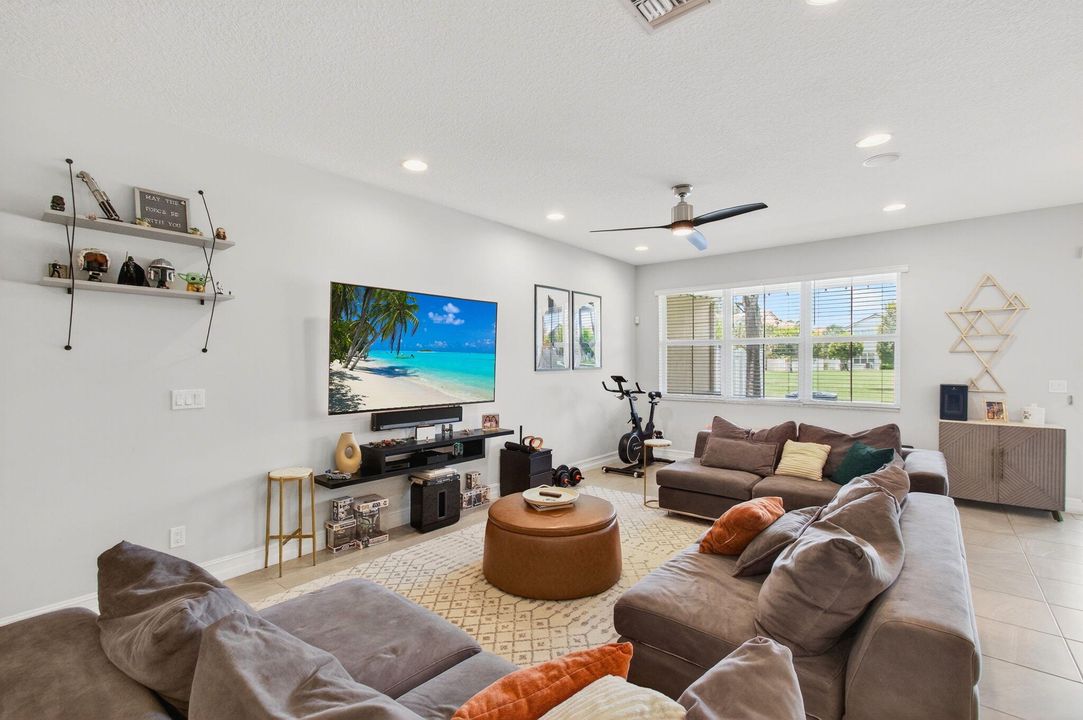 En Venta: $510,000 (3 camas, 2 baños, 2218 Pies cuadrados)