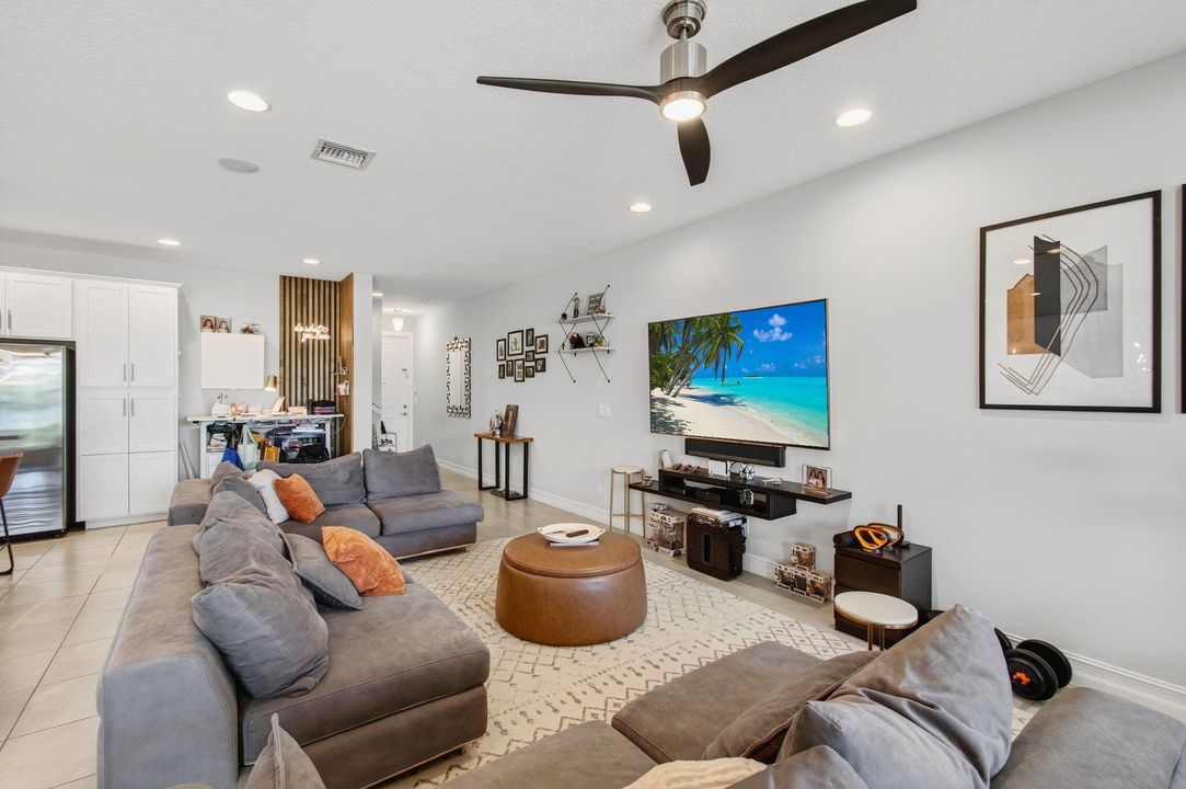 En Venta: $510,000 (3 camas, 2 baños, 2218 Pies cuadrados)