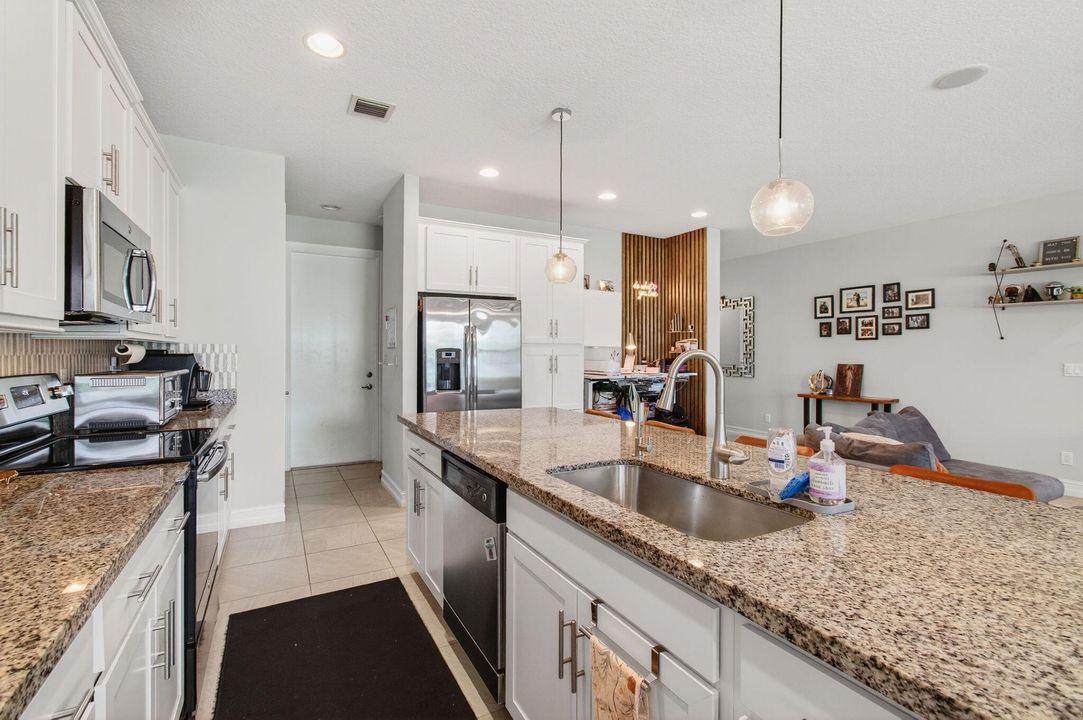 En Venta: $510,000 (3 camas, 2 baños, 2218 Pies cuadrados)